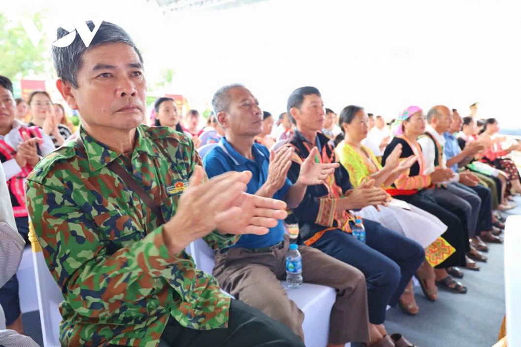 truong lien cap si pa phin ngoi truong cua niem tin va khat vong o vung bien hinh anh 1